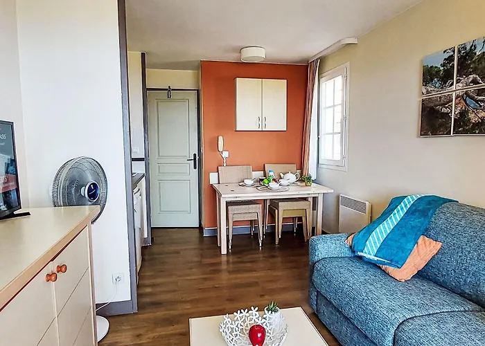 Apartment L'esquinade - P3 115 By Interhome Saint-Raphaël